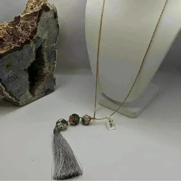 Silk & Stone Tassel 32" necklace goldtone chain cream beige boho Jewelry in Grey - Picture 3 of 3